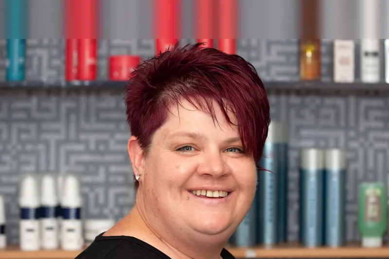 Alexandra aus dem Team von Friseur Müller